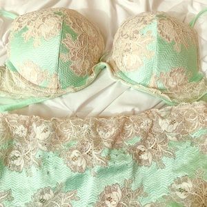 Bra and garter set